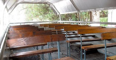 Салон, на мой взгляд, слишком роскошен и вычурен. Вот нормальное исполнение: