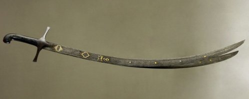 лезвия. а острия тоже может быть 2 или больше, хотя это извращение или ритуальное оружие.