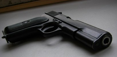 Вот, держи. Патрон, правда, всего один, но тебе хватит.