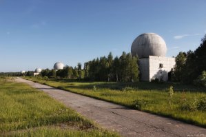 автор фот saoirse

у него еще много на подобную тематику красивых фотографий
имхо - особенно интересны как раз с "бетонными шариками" подмосковной системы пво старой)