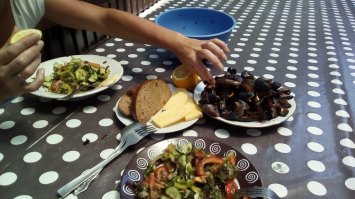 Абхазия, Новый Афон, 16.06-07.07.2016 года, народу мало, море чистейшее, места великолепные, цены приемлемые. В Крым не поеду.