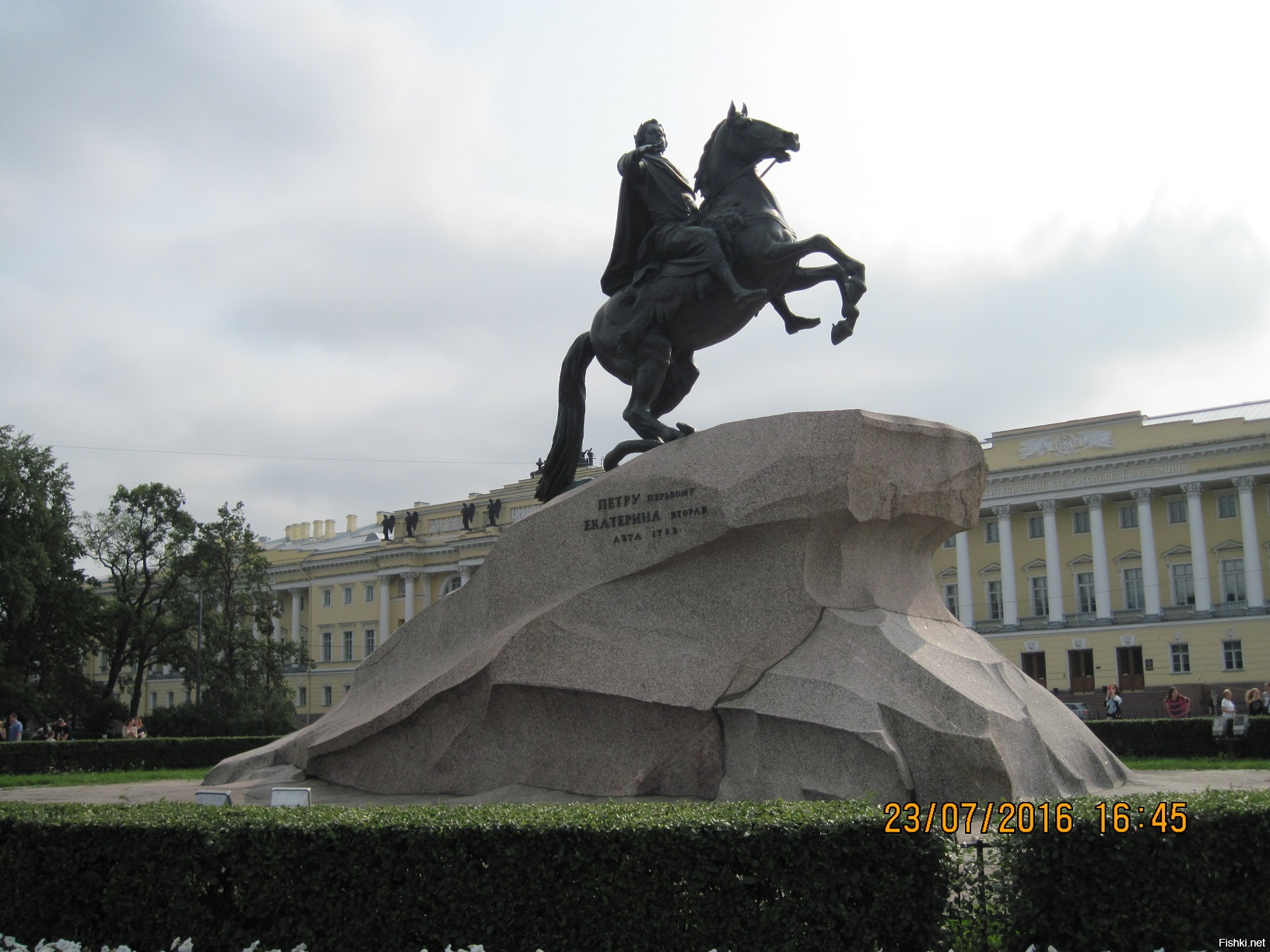 Медный всадник памятник в санкт петербурге фото. Медный всадник Шевченко памятник. Медный всадник 4469. Медный всаднистатуя в Волгограде. Драмтеатр Бийск медный всадник.