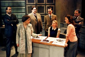 "Когда о подвиге советских ученых появились первые публикации в СССР, на Западе долго не могли поверить, что такое возможно. Но поверили"
Не просто поверили - был написан роман "Голод", и по этому роману поставлен спектакль.