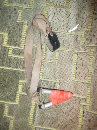 ещё рули с грузовых машин крошили,кусок такой подожжёшь и никакой неваляшки не надо,пугачи делали из трубок тонких медных с тормозной системы, а рогатка и сейчас дома лежит,вот она)))