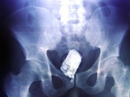 Два инопланетянина делят телефон