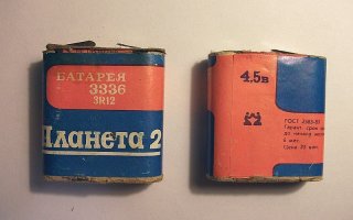 Во первых батарейка...., а во вторых с изолентой везло не всем и в ход шел лейкопластырь