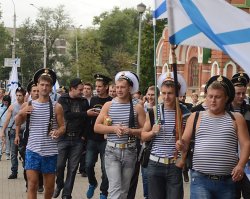 С Днем Флота !! Но, вот эти недоноски .... Какие животные - ни гордости,ни чести, ни самолюбия ...