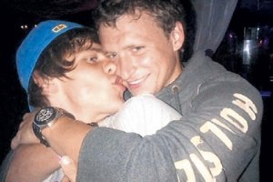 Наши тоже хорошо отдыхают,ни смотря ни на что...