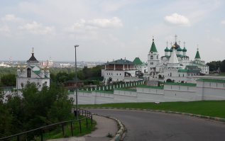 Вот Печёрский монастырь