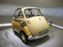 Isetta между прочим детище BMW, никак не было упомянуто в посте.
Я сам в музее залип возле нее, был в восторге.