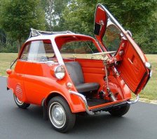 Isetta между прочим детище BMW, никак не было упомянуто в посте.
Я сам в музее залип возле нее, был в восторге.