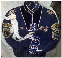 Шил бы уж для мотошвейных войск, польза хоть была бы...