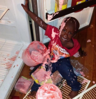 Все бы ничего, но нигга уже с детства пытается чо-то с.п.и.з.д.и.т.ь