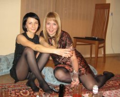 че они такие жирные

единственная нормальная слева