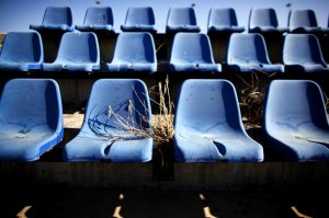 Что за выемка у сидений?!