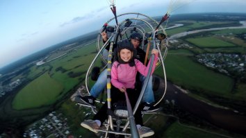 концентрация  идиотов в России  вообще явно завышенная. Особенно среди всяких овуляшек. Специфика.. в африке вон  завышена концентрация  лентяев - это куда  хуже.

- Что  до сабжа, то Козье молоко, красная рыба и лазанья вообще то  штуки не плохие. И ежели мамашки  сдадут  на  это денег то раз в неделю вполне можно в меню и добаить. Дык  дорого же.  Хотя  козье молоко явно полезнее соевого.

( Насколько я понимаю, у сои  есть  побочный эффект  нежелательный в России -  ускорение полового созревания ребёнка. Существенное  ускорение.  Хотя это почему то токо  буржуйские медики пишут - наши не подтверждают. Толь потому что гонево, то ли  тупо не проводили своих исследований ибодорого. )

В  некоторых садиках  сладкое входит в меню хотя и не должно, у некоторых родители  дают ребёнку с собой и учат  жрать в тихую.