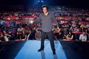 Шоу Дэвида Копперфильда видел несколько лет назад в Лас Вегасе. Впечатления незабываемые. Много трюков с участием зрителей из зала, думал, подставные, пока пару человек из нашей компании не приняли участие в одном номере. 
Шоу Копперфильда -это всегда ожидание чуда и это чудо происходит на ваших глазах. Понимаешь, что все его номера - чисто технические трюки, все равно приходишь в восторг от того, как он проделывает их и это кажется настоящей магией. На время превращаешься в ребенка, который верит в чудеса и ждет их.