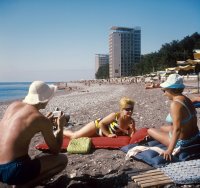 Вас не смущает что у чела уже была камера которая появилась спустя 30 лет ?:)