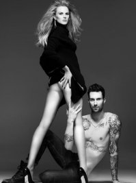 Тут хочется сказать автору, что Адам Левин не модель, а солист группы Maroon 5. А вот рядом с ним действительно модель и теперь уже бывшая подруга Адама - Анна Вьялицына.