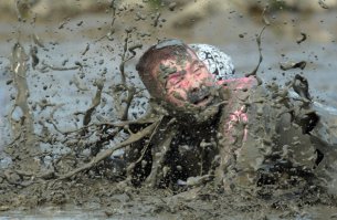 Когда на вокзале съел шаурму, и засорил дома сартир...