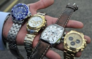 Теперь чинуши смогут на вопрос "Откуда у вас дорогущие часы?" отвечать "В канализации нашел!" ;)