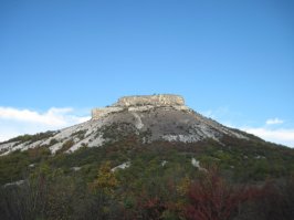 нет фото внутренностей, так сказать быт монахов не видно, только фассад, у нас в Крыму тоже есть не плохие памятники древности Тепе кермен, Мангуп кале, Чуфуи кале и Эски Кермен, мои фото расположены по очерёдности названий выше