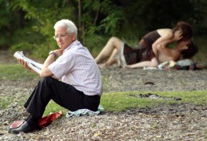 Вот это да! Горячая немецкая парочка занимается сексом прямо на газоне!