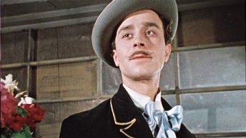 Бантики на шею, сцукко забыл!