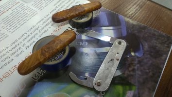 А тут накладку с ножа потерял, так с паркетины "срукожопил" :)