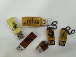 Флешки шпоном обклеиваю.