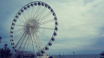 с их колеса обозрения тоже отличный вид открывается