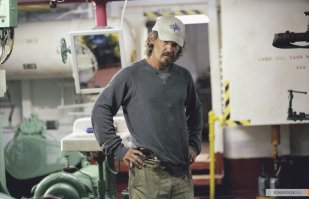 Я бы еще добавил - Добро пожаловать в рай с Полом Уокер и Джесика Альба
 По сюжету случайно молодая парочка искателей сокровищ случайно обнаружила утонувший самолет с кучей кокса на борту