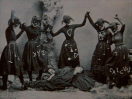 16 фотографий, поражающих своей странностью