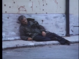 1. Мн одному кажется, что оружие в руках некоторых трупов попало туда после смерти?
2. Кто объяснит зачем связывать руки и обматывать скотчем головы наркоторговцев перед тем как завалить их?
3. Не знаю насколько запущена на Филиппинах ситуация с наркотиками, но эти методы борьбы больше напоминают борьбу между конкурирующими группировками.

И на последок. Если на Филиппинах наркомафия так сильна как пишут, а президент Филиппин Родриго Дутерте действительно кристально честный лидер в борьбе с наркотиками, то дело может закончиться как здесь...