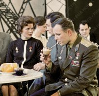 1963 год. Гости Центральной студии телевидения Юрий Гагарин, артист Вячеслав Тихонов и Герой Советского Союза Валентина Терешкова