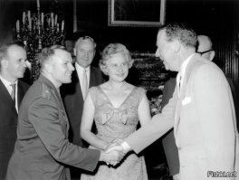Юрий Гагарин, королева Елизавета и принц Филипп, 14 июля 1961 года, Великобритания
