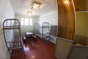 У вас фото тюрьмы РФ из 90-х. После реформы всех селят согласно метражу