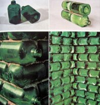 Хейнекен выпускал пивные бутылки для строительства домов
WOBO выпускались в двух размерах — 350 и 500 миллиметров длиной. Их сочетание облегчало выстраивание ровной кладки на углах и в других сложных местах дома.
44 года назад нидерландская компания Heineken начала выпускать пиво в необычных бутылках, сочетающих в себе округлые бока и две большие плоские грани, снабжённые зачем-то ещё и множеством пупырышков.

Можно было бы подумать, что такие детали призваны улучшить захват данной ёмкости нетвёрдой рукой подвыпившего любителя пива, но назначение этих бутылок было куда более оригинальным – они служили строительным материалом.
История бутылки-кирпича началась в 1960 году, когда Альфред Хейнекен (Alfred Heineken) отправился на карибский остров Кюрасао (Curacao), чтобы проведать один из многочисленных заводов компании.

На Кюрасао он не мог не обратить внимание на огромное количество стеклотары из-под Heineken, захламляющее местные пляжи. Оказалось, что на острове нет никакой системы сбора этих «пузырей» и возвращения их на пивзавод. В то же время, путешествуя по острову, Хейнекен заметил, сколь ужасны условия жизни местной бедноты, которая, среди прочего, испытывала острую нехватку стройматериалов.

Кладка из WOBO получалась прочной (фотографии с сайта archinect.com).
Эти два наблюдения каким-то образом пересеклись, и Альфреду пришла в голову мысль — а ведь можно дома делать из пустых бутылок!

Решение проблемы предложил Хейнекену голландский архитектор Джон Хабракен (N. John Habraken). Он придумал «кирпич, который может хранить пиво». По замыслу Хабракена, такие бутылки-кирпичи было бы гораздо легче использовать как стройматериал, нежели бутылки обычной формы.

Впрочем, окончательная форма этой странной стекляшки родилась не сразу — на придумывание и оценку самых разных вариантов ушло три года.

Наконец, в 1963 году Heineken выпустила 100 тысяч «Всемирных бутылок» (World Bottle — WOBO). Если бы все они были собраны после употребления содержимого, их хватило бы на возведение 100 лачуг размером 3 х 3 метра.

Интересно, если бы сейчас Heineken выпускали в таких бутылках, строил бы кто-нибудь из них дома? (фото с сайта archinect.com).
Сколько реально было построено домиков, гаражей или сараев из WOBO, сказать трудно: почти все они к настоящему времени уничтожены.

Только два сооружения сохранились: небольшой навес и гараж, в которых, правда, кладка из WOBO является лишь небольшой частью конструкции. Оба принадлежат Heineken, и оба находятся в голландском Нордвике (Noordwijk), что близ Амстердама (где, к слову, располагается штаб-квартира компании).

Развития проект WOBO не получил, хотя голландский дизайнер Ринус ван ден Берг (Rinus van den Berg) совместно с Хабракеном спроектировал несколько зданий на основе столь странной тары.

Отдельные же экземпляры WOBO сохранились в очень малых количествах, и теперь они являются ценным и редким предметом для коллекционеров.