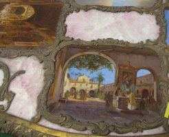 Добавлю.
На полу под целлофаном фарфоровые детали декора.