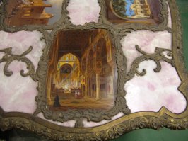 Добавлю.
На полу под целлофаном фарфоровые детали декора.