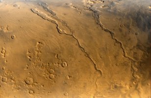 С орбиты:
-Викинг-1, 2;
-Фобос-2;
-Global Surveyor;
-Марс Одиссей;
-Марс Экспресс;
-Mars Reconnaissance Orbiter;
-Мангальян;
-MAVEN.
На поверхности:
-Викинг-1, 2;
-Pathfinder;
-Феникс;
-Спирит;
-Оппортьюнити;
-Кьюриосити.
Хватит, или старенькие "Марсы" и "Маринеры" с пролётными аппаратами добавить?
Дельты и русла рек хорошо видно? А то там ниже ещё в комментариях видно лёд и капельки воды на посадочных опорах "Феникса", если чо