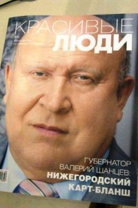 Лицо, переполненное интеллектом и иронией.