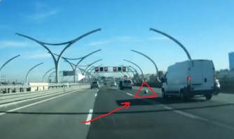 вот же аварийный треугольник, только он сделан по русски, из подручных средств :)