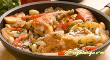 Необходимые продукты для приготовления блюда "Кролик в миндальном соусе":
кролик - 1 тушка
миндаль (ядра) - 100 грамм
лук репчатый - 4 штуки
чеснок - 4 зубчика
картофель - 500 грамм
помидоры - 2 штуки
сливочное масло - 60 грамм
красное вино - 1 стакан
бульон мясной - 1 стакан
молоко - 1 стакан
мука пшеничная - 30 грамм
зелень петрушки - 20 грамм
корица и гвоздика молотые - по 1 щепотке