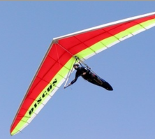 Ну так неизвестно, на каких самолетах этот "летчик", летал?! Просто фотки сделаны в довольно хорошем качестве, и на малой высоте. Вот если бы, он сделал такие же снимки на этих самолетах, было-бы круто! А так, кажется,  что этот "летчик" - летал на этом.