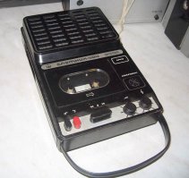 А мне вот такой родители купили в 82 году. Редкое г..но. При перемотке нужно было рычаг держать - очень бесило. Рычаг тот быстро сломался, была прикручена железка и так и торчала на виду до конца жизни сего девайса. Звучание под стать. Кстати первая цифра - класс устройства. Четвёртый - самый низкий.