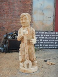 Поставлю плюсик брату по разуму... Три года назад начал примерно с такого же. Теперь мои "деревянные солдаты", сделанные бензопилой, стали чуть поживее (последний запил, резал в отпуске в Иркутске 2 недели назад).