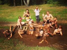 и чего у меня такой вожатой не было?))