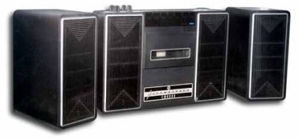 Вторым магнитофоном моей мамы была "Электроника-311". Аппарат оказался комплектным и хранился в сокровещнице бабушкиного сарая. Я его достал, проверил - оказалось, что все РТИ живы-здоровы, чего не скажешь о выходных УНЧ К174УН7 с запрессованными на них радиаторами. Не стал мудрствовать лукаво, переделал выход под К174УН14, коих у папы нашлось с полведра запаса. Купил батарейки, взял пяток кассет TDK-90 из отцовых закромов, сам аппарат и пошёл на речку потягать местных карасиков и краснопёрок. Я был удивлён, что комплекта поганеньких батареек Космос, хватило на все пять кассет на половину громкости. Машинка то, ещё и экономичная оказалась, но когда домой пришёл лентопротяга всёж встала - пассик привода тонвала не выдюжил, лопнул. Ну ничего из старой мопедовской камеры вырезал другой и оживил аппарат. Мама увидала свою старенькую Электронику и даже прослезилась.