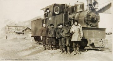 У нас ещё такой вот паровоз-кукушка бегал.